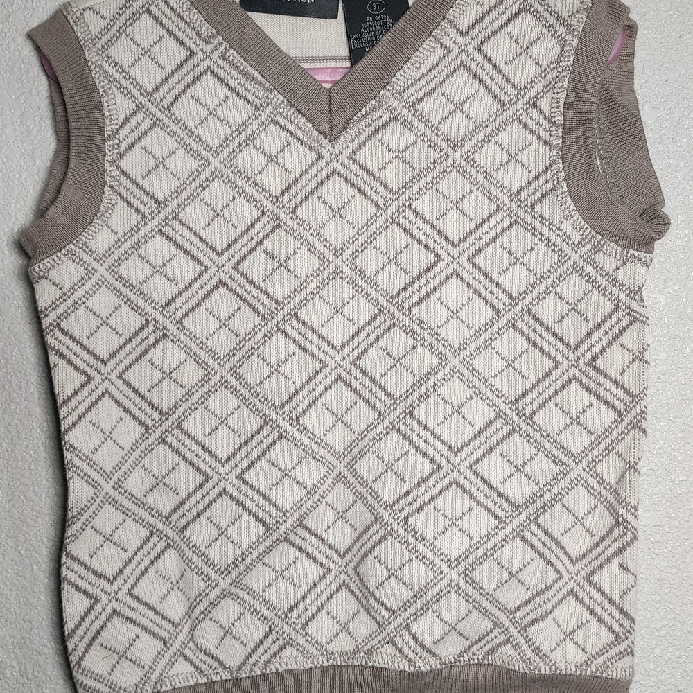 Kenneth Cole Reaction V-Neck Sweater Vest in Gray and Cream